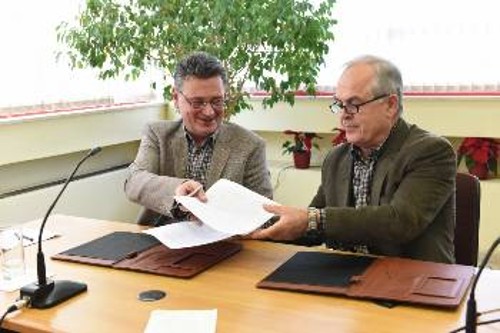 Η υπογραφή του πρωτοκόλλου συνεργασίας μεταξύ ΚΕΘΕΑ και δήμου Καισαριανής