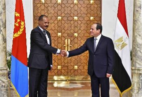 Τα χαμόγελα των Προέδρων Αιθιοπίας Ησαΐα Αφουέρκι και Αιγύπτου Α. Φ. Σίσι, κατά την πρόσφατη συνάντησή τους στο Κάιρο, δεν κρύβουν εύκολα τις εντάσεις από τις τριβές στις διμερείς σχέσεις λόγω του φράγματος GERD