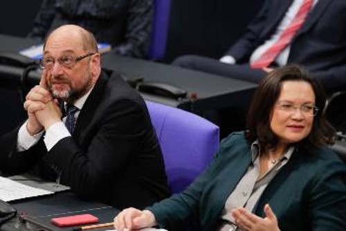 Οι ηγέτες των Σοσιαλδημοκρατών Σουλτς και Νάλες πασχίζουν για τη νέα κυβέρνηση «μεγάλου συνασπισμού»