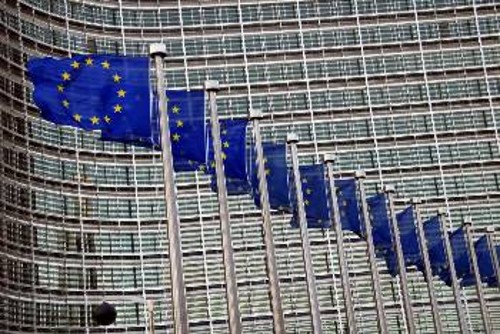 «Η πρόσβαση στο δανεισμό εξαρτάται από έναν ισχυρό χρηματοπιστωτικό τομέα, ανθεκτικό απέναντι σε ενδεχόμενες κρίσεις», σημειώνει η Ευρωπαϊκή Επιτροπή