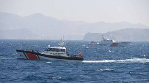 Τουρκικά σκάφη του Λιμενικού περιμετρικά των Ιμίων