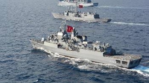 Πλοία του τουρκικού Πολεμικού Ναυτικού και αεροσκάφη προβαίνουν συχνά σε παραβιάσεις των ελληνικών συνόρων