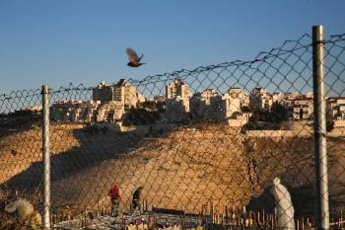 Οι ισραηλινές αρχές αυξάνουν συνεχώς τους τρόπους για πολλαπλασιασμό των εβραϊκών εποικισμών στην κατεχόμενη παλαιστινιακή γη...
