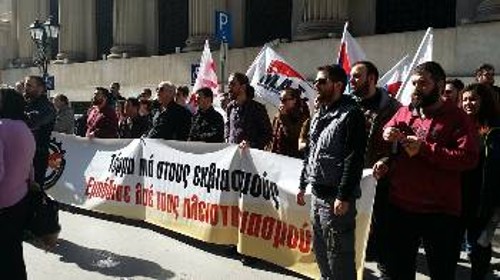 Από παλιότερη κινητοποίηση του ΠΑΜΕ στη Θεσσαλονίκη ενάντια στους πλειστηριασμούς