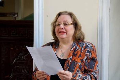 Η πρέσβειρα της Κούβας, Σέλμις Μαρία Ντομίνγκες Γκονζάλες Κορτίνα