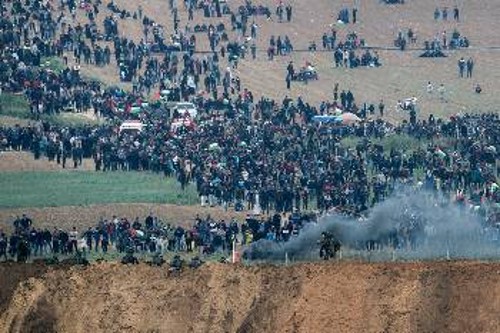 Από τη μαζική διαδήλωση την περασμένη Παρασκευή στη Γάζα, που ο ισραηλινός στρατός έπνιξε στο αίμα