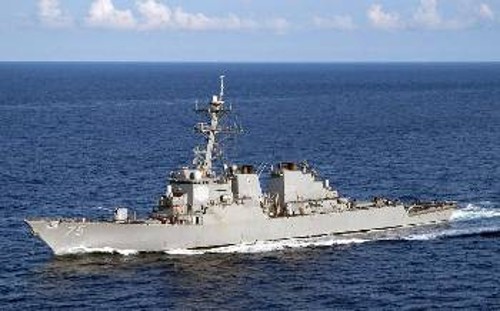 Το αμερικανικό αντιτορπιλικό USS «Donald Cook» πλέει στα ανοιχτά της Συρίας