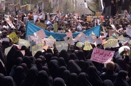 Πολλές και ποικίλες ήταν οι αντιπολεμικές εκδηλώσεις στην Τεχεράνη