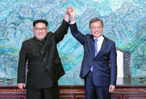 Από την πρόσφατη συνάντηση των ηγετών Βόρειας και Νότιας Κορέας