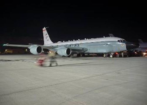 Το κατασκοπευτικό αεροσκάφος των ΗΠΑ στη Σούδα λίγο πριν από την επίθεση στη Συρία