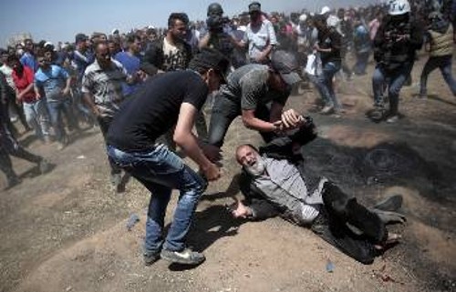 Πυρά κατά του πλήθους των Παλαιστίνιων διαδηλωτών στη Γάζα