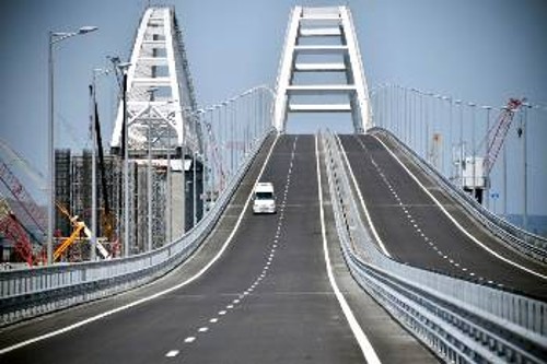 Αποψη από τη γέφυρα της Κριμαίας
