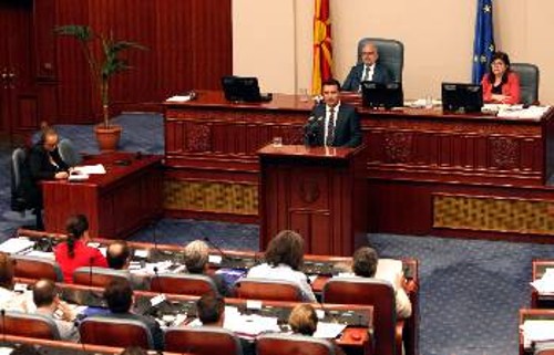 Οι έντονες πιέσεις που ασκούνται στη Βουλή των Σκοπίων, αφορούν την ευρύτερη γεωπολιτική και κόντρα που αναμένεται να οξυνθεί περαιτέρω...