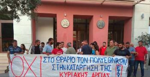 Από τις αγωνιστικές παρεμβάσεις εμποροϋπαλλήλων και αυτοαπασχολούμενων της Κρήτης ενάντια στην προωθούμενη διεύρυνση του ωραρίου στο νησί