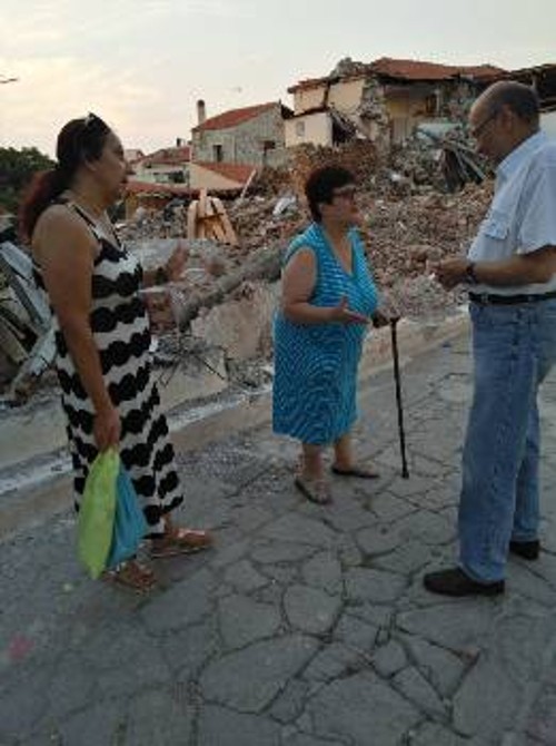 Αγανακτισμένοι οι σεισμόπληκτοι στη Βρίσα