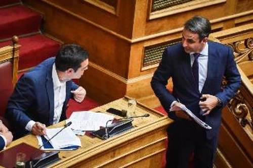 Για «τόνωση» των κάλπικων διαχωριστικών γραμμών ΣΥΡΙΖΑ - ΝΔ αξιοποιείται η πρόταση για τη συνταγματική αναθεώρηση, την ώρα που συναινούν στα βασικά ζητούμενα του κεφαλαίου