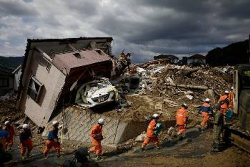 Εικόνες βιβλικής καταστροφής στη δυτική Ιαπωνία
