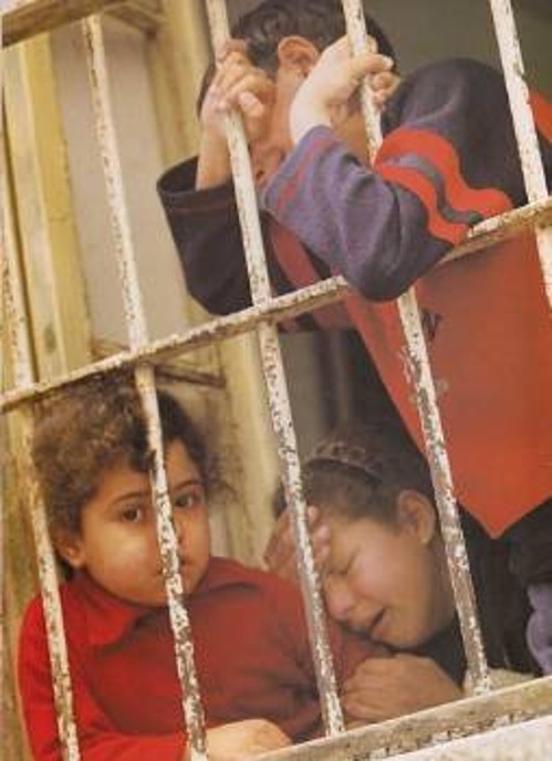Το 50% των μέχρι σήμερα νεκρών Παλαιστινίων είναι παιδιά κάτω των 18 ετών. Μπορείς να μην κλάψεις;