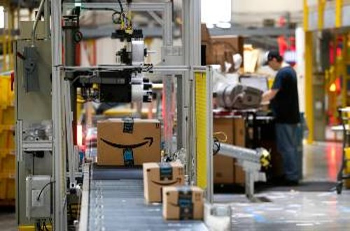 Το χαρακτηριστικό παράδειγμα της «Amazon» επιβεβαιώνει ότι η αξιοποίηση της καινοτομίας στον καπιταλισμό πάει πακέτο με την ένταση της εκμετάλλευσης των εργαζομένων