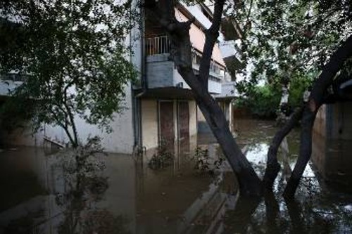 Πλημμυρισμένες πολυκατοικίες στο Χαλάνδρι