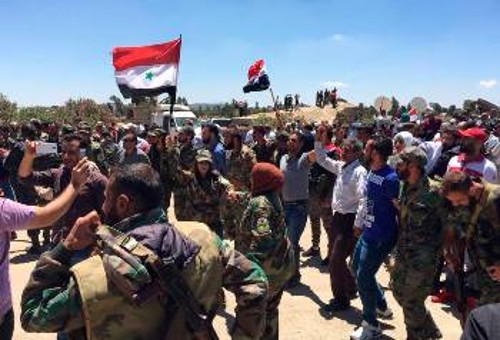 Συριακά στρατεύματα ανακαταλαμβάνουν την πόλη Κουνέιτρα στα Υψίπεδα του Γκολάν