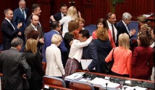 Από τους πανηγυρισμούς για την έγκριση της συμφωνίας με την Ελλάδα στο Κοινοβούλιο της ΠΓΔΜ