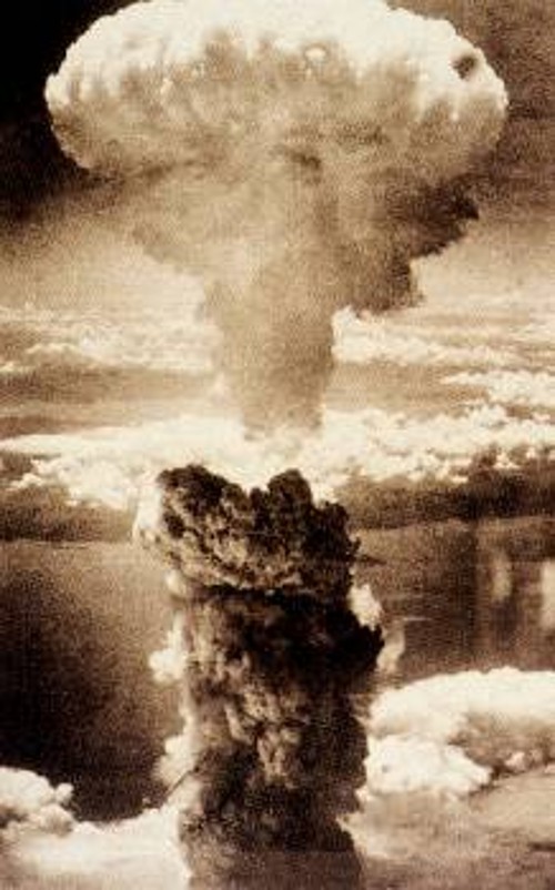 Εκατόμβη θυμάτων προκάλεσε η ρίψη ατομικών βομβών σε Χιροσίμα - Ναγκασάκι από τους Αμερικανούς ιμπεριαλιστές