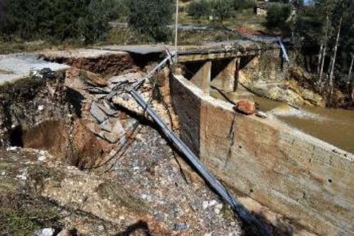 ΑΡΓΟΛΙΔΑ: Κομμάτι της γέφυρας στο Σχινοχώρι υποχώρησε