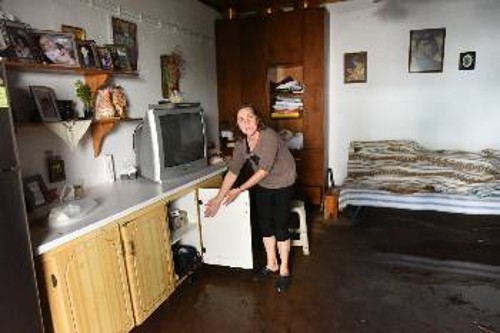 Να καθαρίσουν τα σπίτια τους πασχίζουν οι κάτοικοι και στο Προκόπι