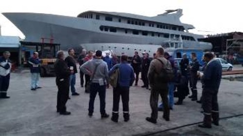 Συζήτηση με εργαζόμενους σε ναυπηγεία στο Πέραμα