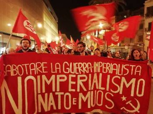 Από τη διαδήλωση του ΚΚ Ιταλίας τη Δευτέρα στο Παλέρμο ενάντια στη Διάσκεψη των ιμπεριαλιστών για τη Λιβύη