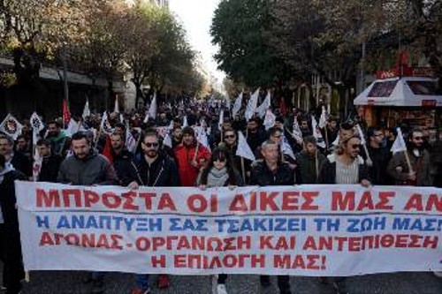 Από την απεργιακή διαδήλωση στους δρόμους της Θεσσαλονίκης