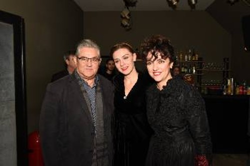 Ο Δ. Κουτσούμπας με τις Μαρούσκα Παναγιωτοπούλου και Αλίνα Κωτσοβούλου