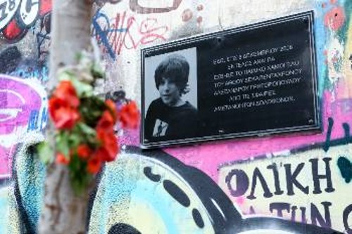Το μνημείο του δολοφονημένου 15χρονου