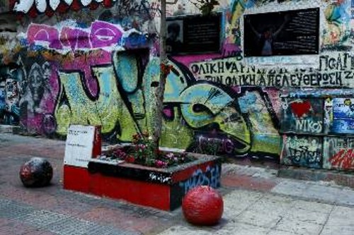 Το μνημείο του Αλέξη Γρηγορόπουλου στα Εξάρχεια στο σημείο της δολοφονίας