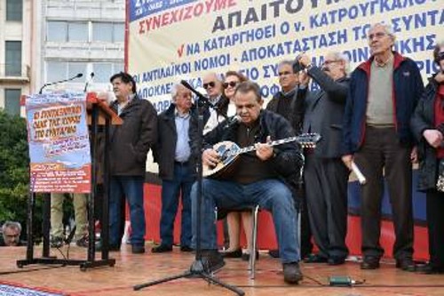 Ο Β. Κορακάκης αφιέρωσε ένα τραγούδι του στους συνταξιούχους