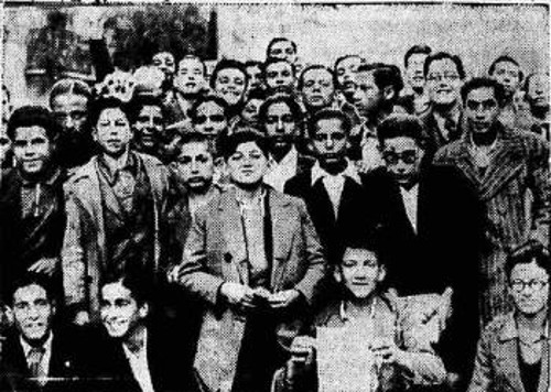 Ομάδα απεργών μαθητών του Πειραιά (πηγή: «Ελληνικό Μέλλον»)
