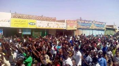 Χιλιάδες διαδηλώνουν στο Σουδάν