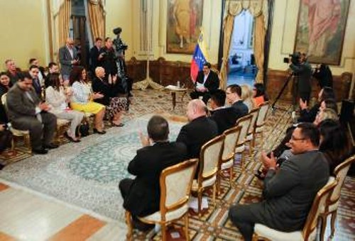 Ο Πρόεδρος της Βενεζουέλας απέρριψε τις αμερικανικές κυρώσεις, αλλά δήλωσε ανοιχτός για διάλογο