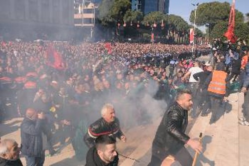 Από τη διαδήλωση στα Τίρανα της Αλβανίας το Σάββατο