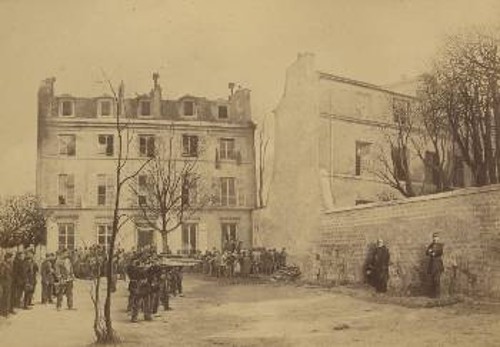 18 Μάρτη 1871, «η εκτέλεση των στρατηγών». Ο λαός του Παρισιού τιμώρησε τους στρατηγούς Λεκόντ και Τομά επειδή επιχείρησαν να αφοπλίσουν τη Μονμάρτη. Επιπλέον στο πρόσωπό τους αναγνώρισαν τους σφαγείς της εργατικής εξέγερσης του 1848