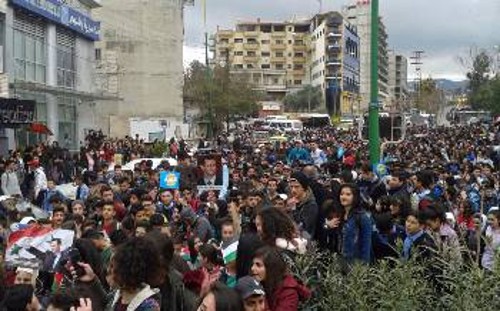 Χιλιάδες Σύροι διαδήλωσαν κατά της απόφασης Τραμπ για αναγνώριση της ισραηλινής κατοχής των Υψιπέδων του Γκολάν