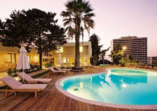 Μια μικρή άποψη του 5άστερου ξενοδοχείου «Rodos Palace», αφιερωμένη στους εργατοπατέρες που το επέλεξαν για να «ασκήσουν τα δικαιώματά τους» με τα λεφτά των εργαζομένων...