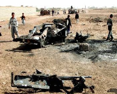 Υπολείματα από βρετανικά οχήματα που χτύπησε η ιρακινή αντίσταση