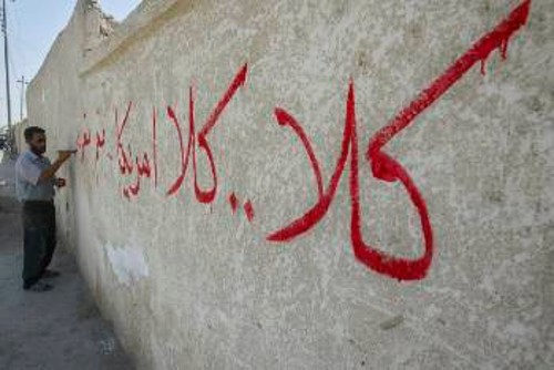 «ΟΧΙ στις ΗΠΑ - ΝΑΙ στον ιερό πόλεμο», γράφει ο Ιρακινός στους τοίχους...