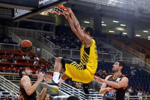 Κυριαρχώντας πλήρως στον αγώνα η ΑΕΚ νίκησε τον Προμηθέα παίρνοντας προβάδισμα για την πρόκριση στον τελικό της Basket League