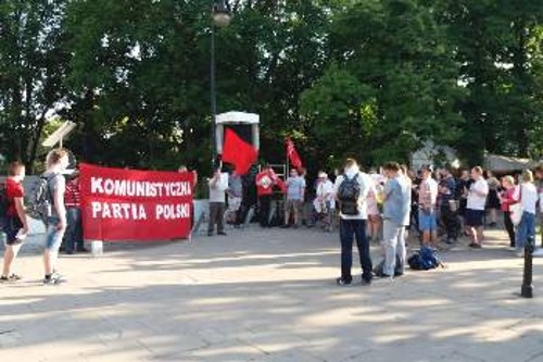 Από τη διαμαρτυρία έξω από την πολωνική Βουλή