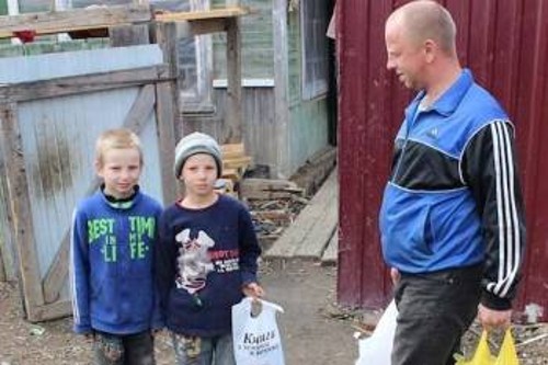 Η φτώχεια σε οικογένειες με μικρά παιδιά στη Ρωσία «σπάει κόκαλα»
