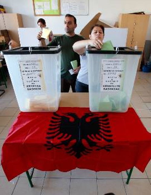 Από τους ελάχιστους Αλβανούς που ψήφισαν στις εκλογές