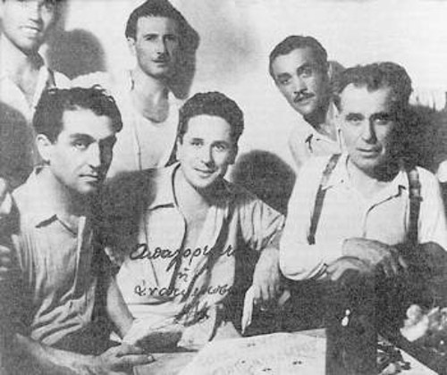 Φωτογραφία του 1945 από τη Θεσσαλονίκη. Διακρίνεται ο Ν. Ζαχαριάδης ανάμεσα σε άλλα στελέχη. Αριστερά του βρίσκεται ο Γιάννης Πασαλίδης και δεξιά του ο Κώστας Γαβριηλίδης